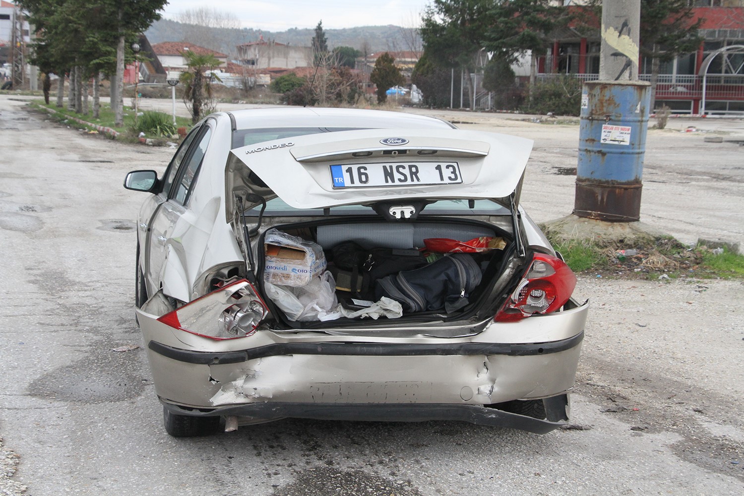 Aynı Yöndeki Otomobile Çarptı: 1 Yaralı