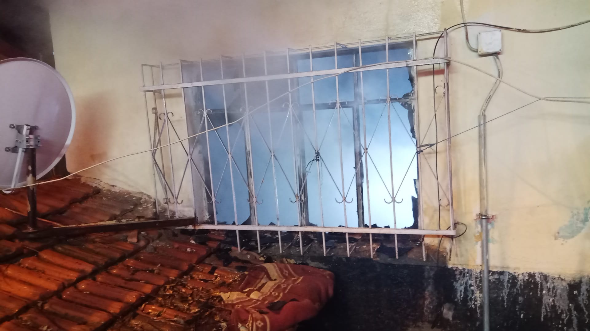 Afyonkarahisar'da Ev Yangını, İtfaiye Ekipleri Müdahale Etti