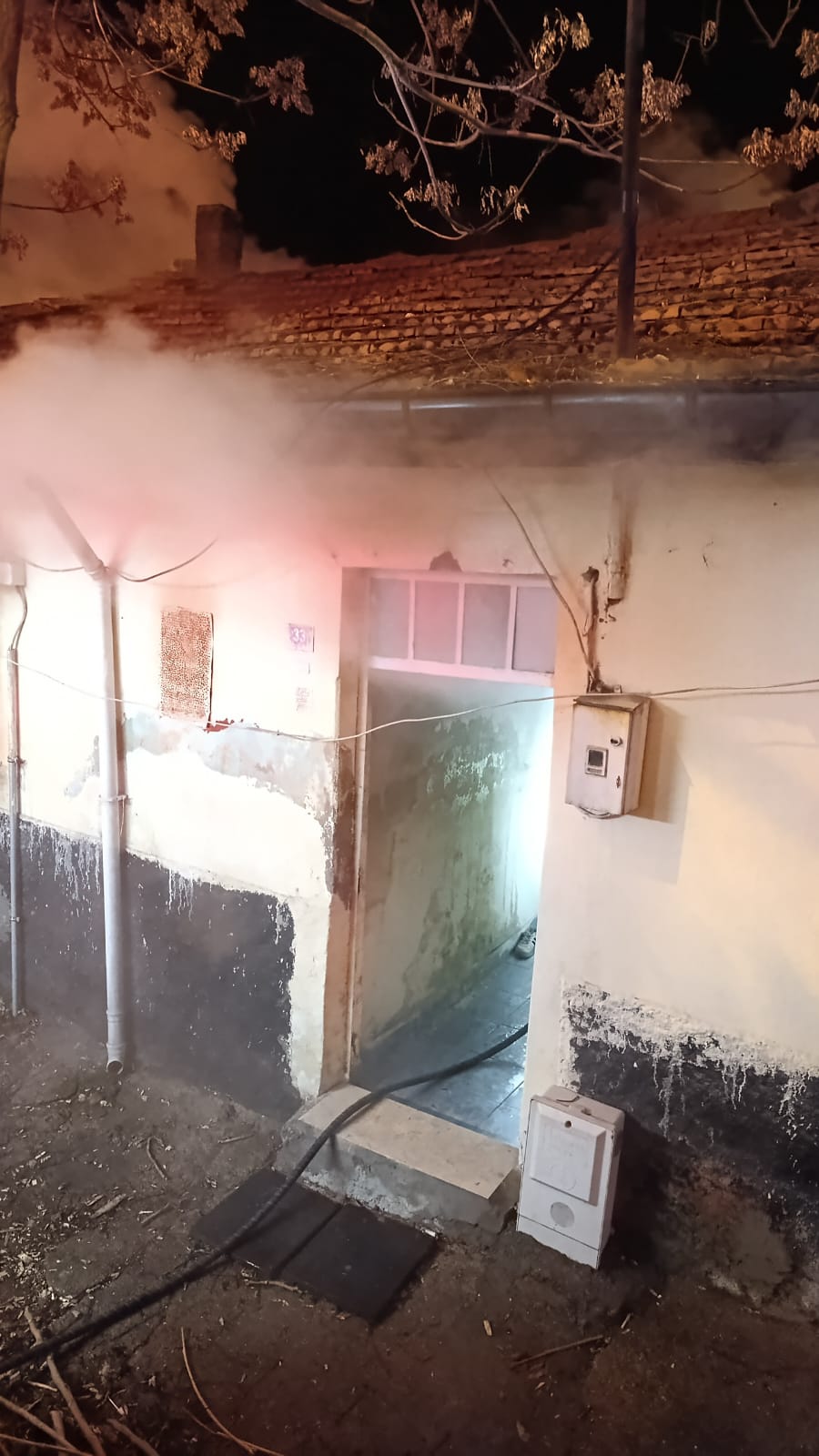 Afyonkarahisar'da Ev Yangını, İtfaiye Ekipleri Müdahale Etti