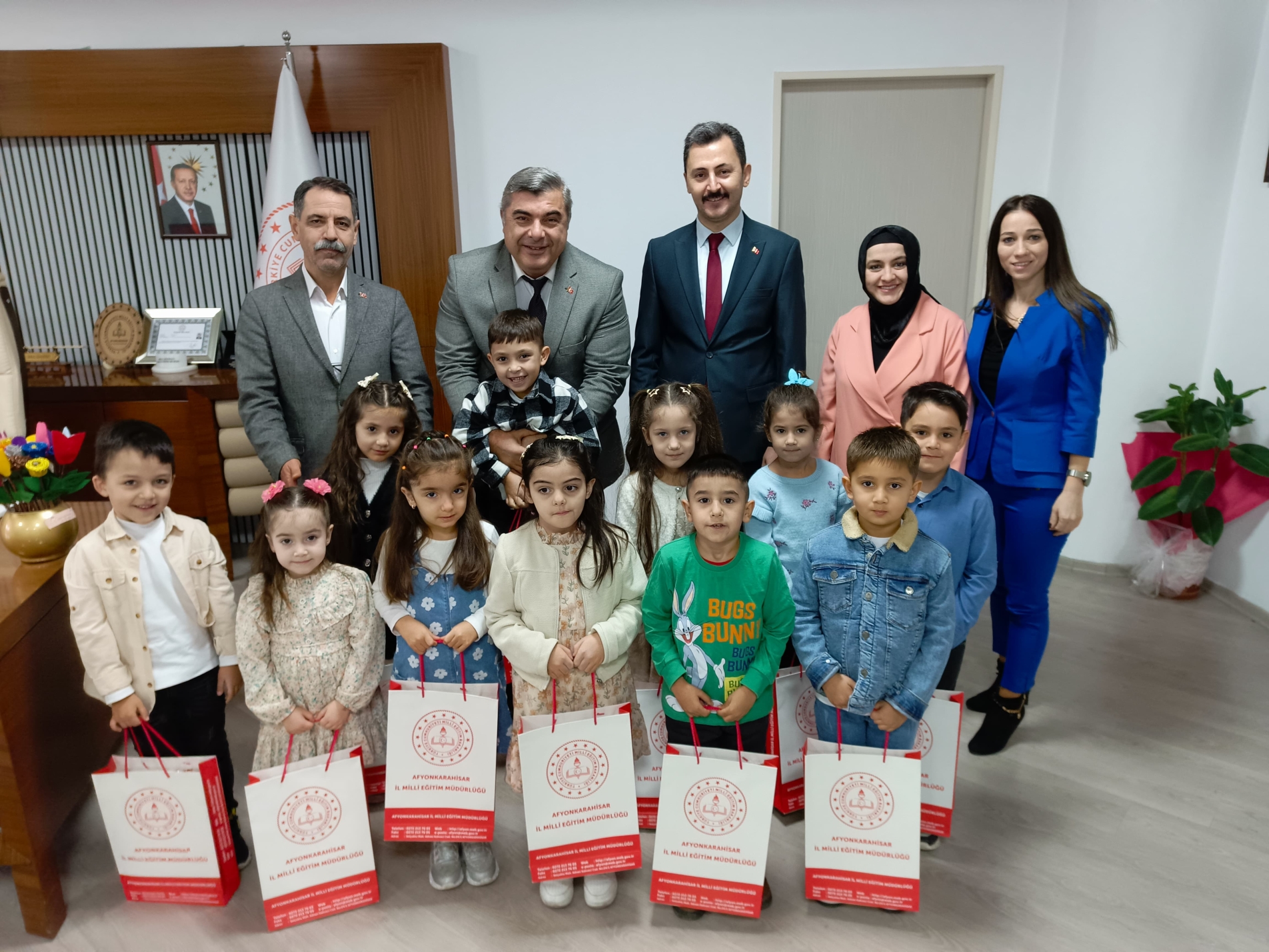 Miniklerden Müdür Sünnetci’ye Ziyaret