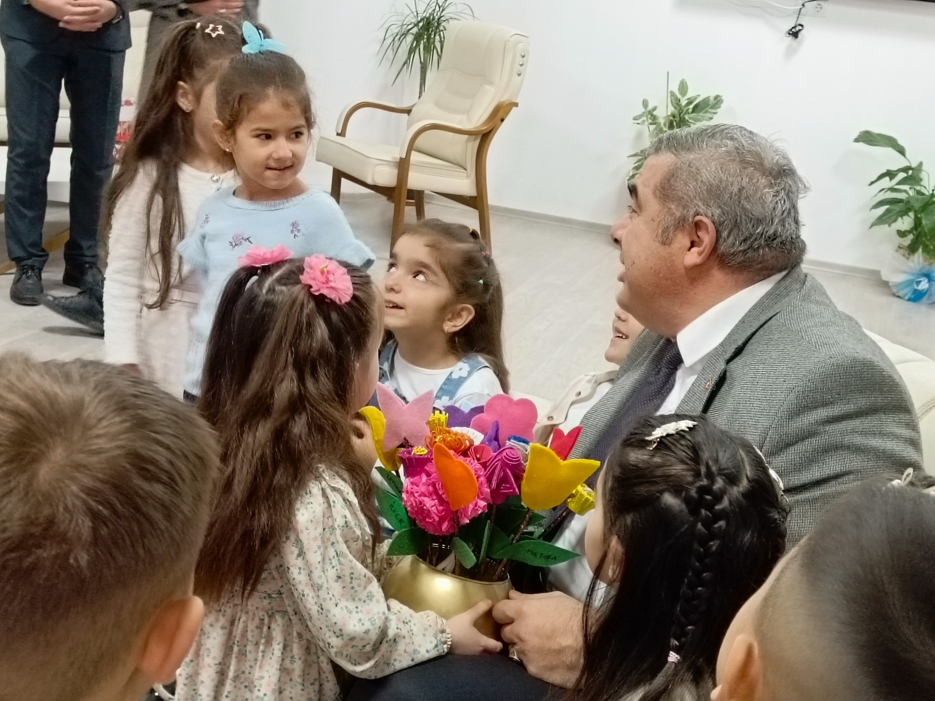 Miniklerden Müdür Sünnetci’ye Ziyaret