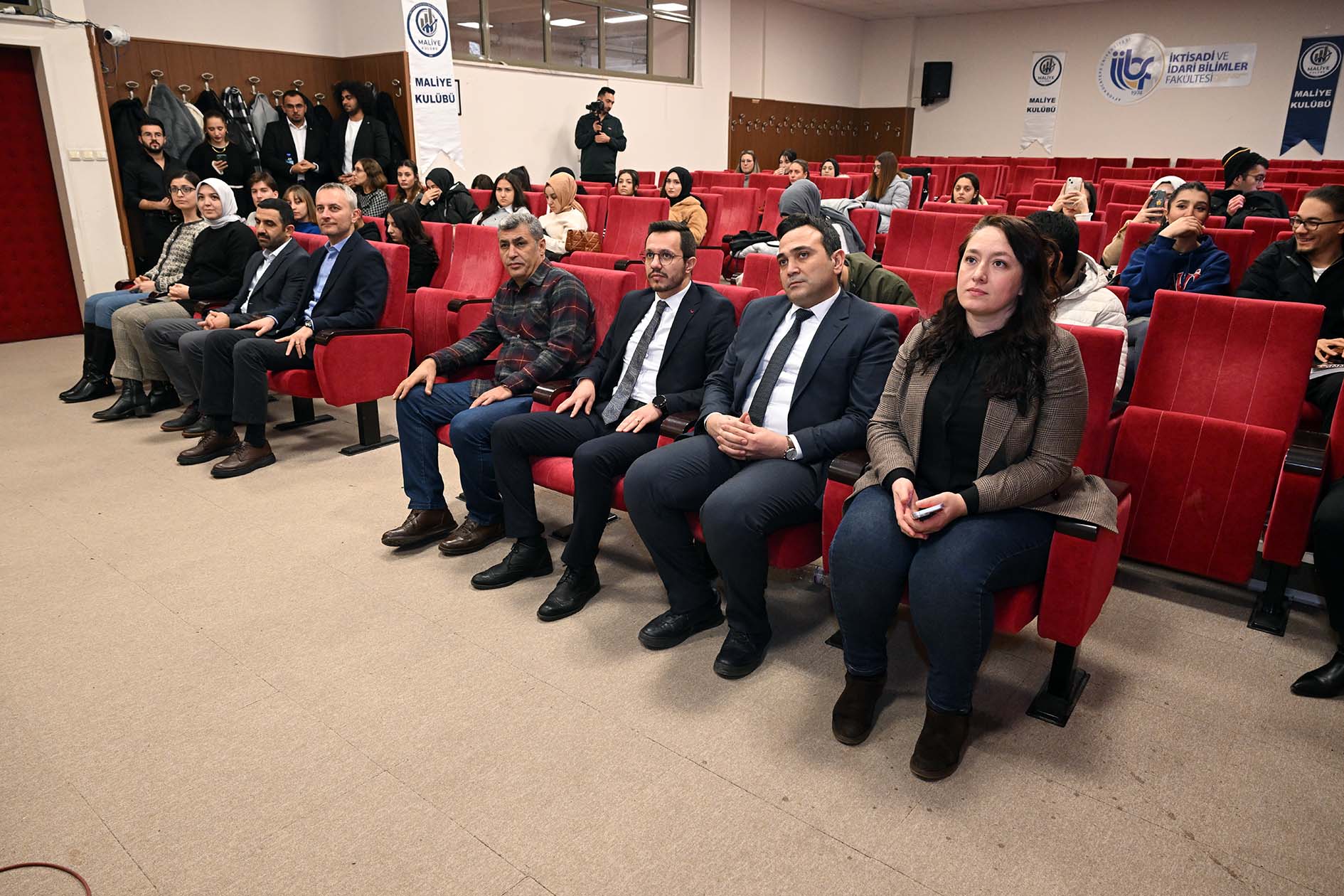 AKÜ’DE KARİYER SÖYLEŞİLERİ DEVAM EDİYOR