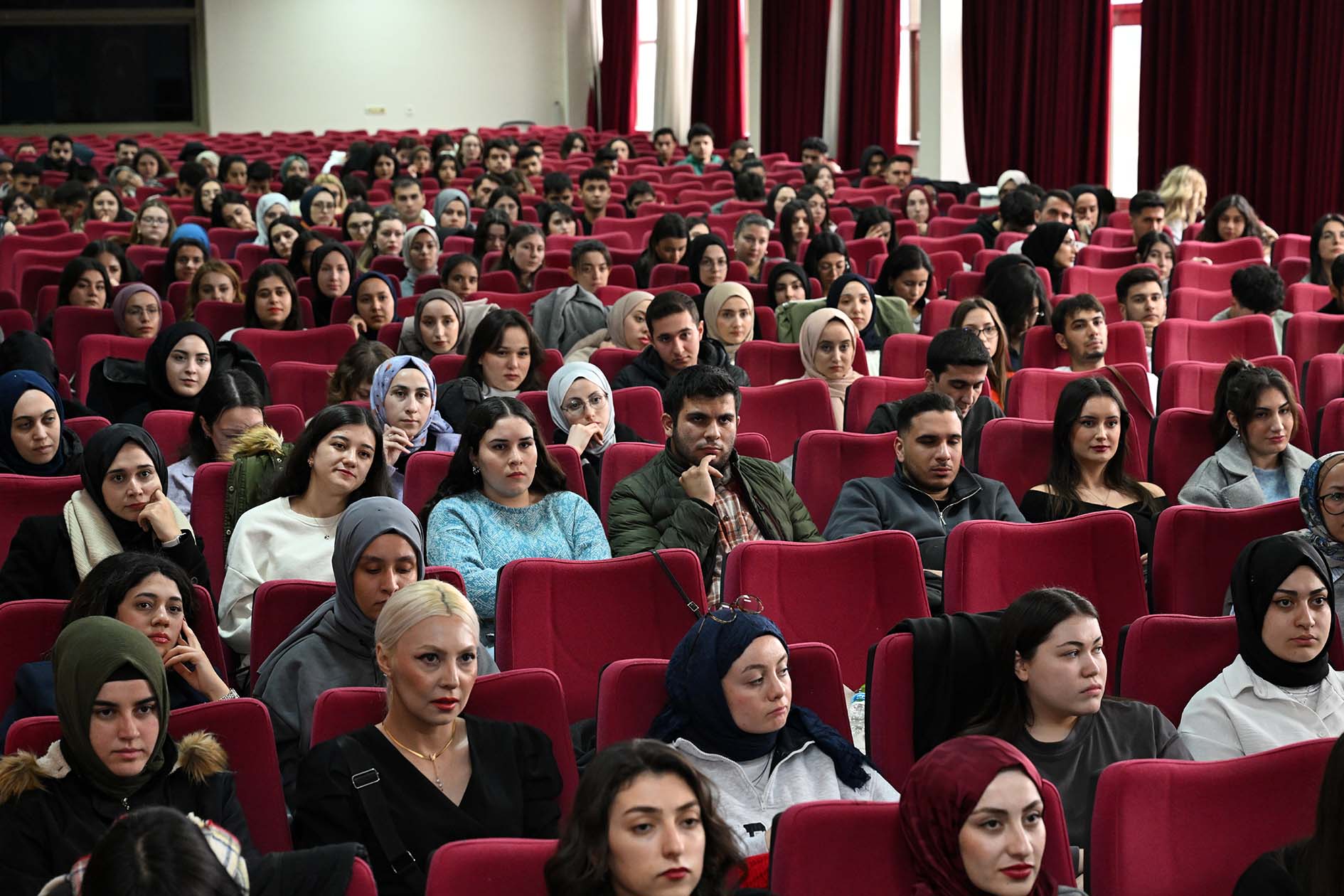 AKÜ Eğitim Fakültesinde “Öğretmen Mesleği ve Deneyimleri” Konuşuldu