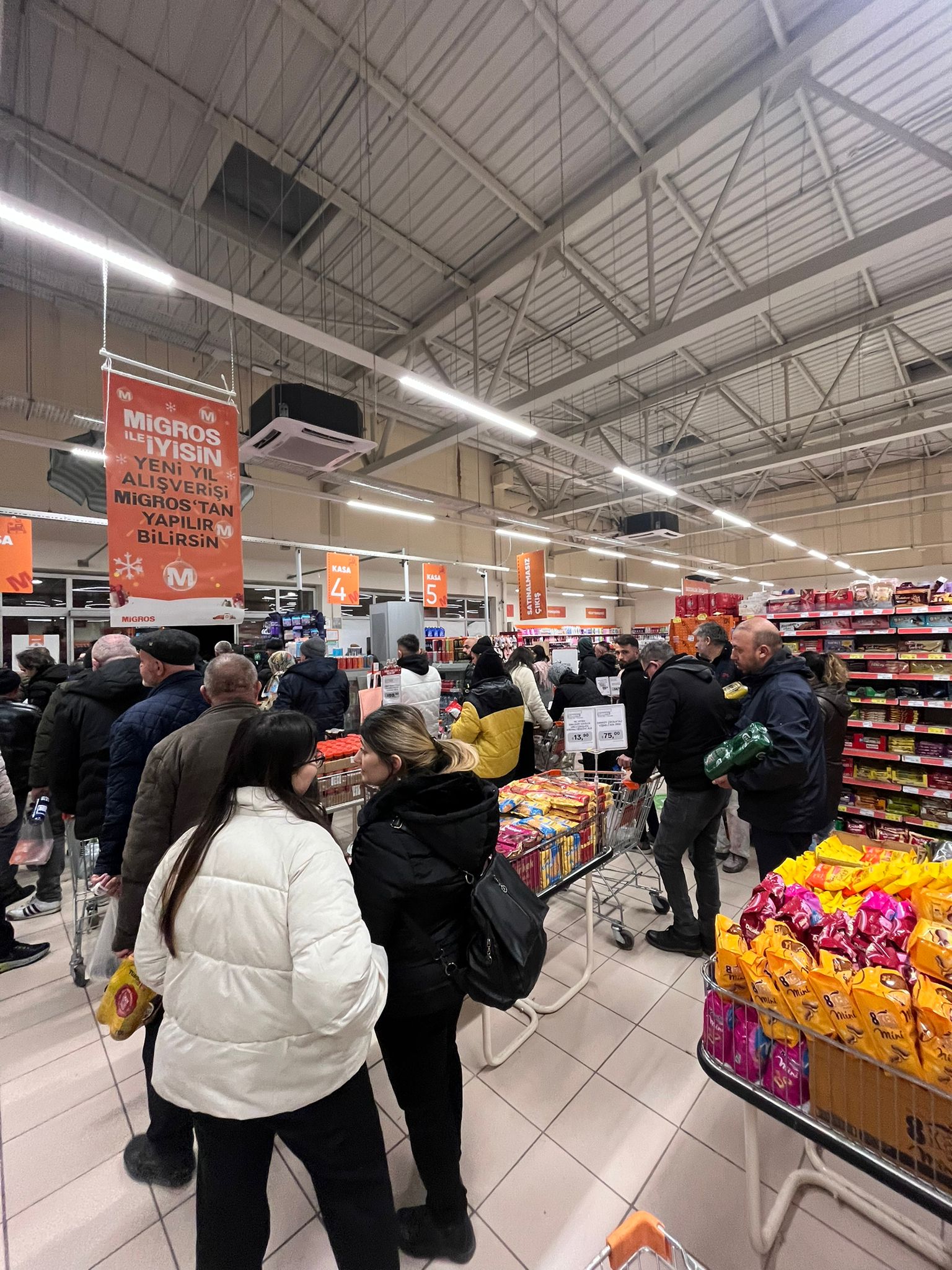 Afyonkarahisar'da, Marketlerdeki Yılbaşı Telaşı Başladı