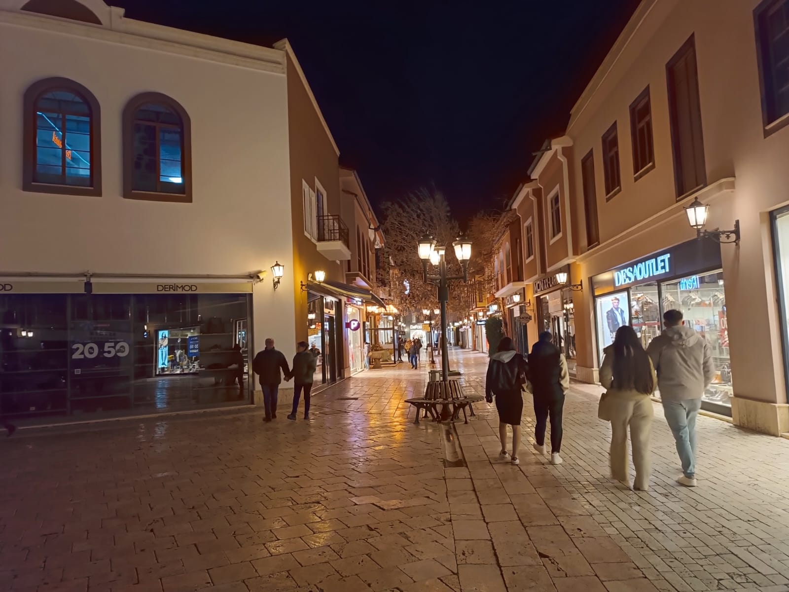 Afyonkarahisar AFİUM Outlet ve Eğlence Merkezi'nde, Yılbaşı Coşkusu Yaşanıyor 
