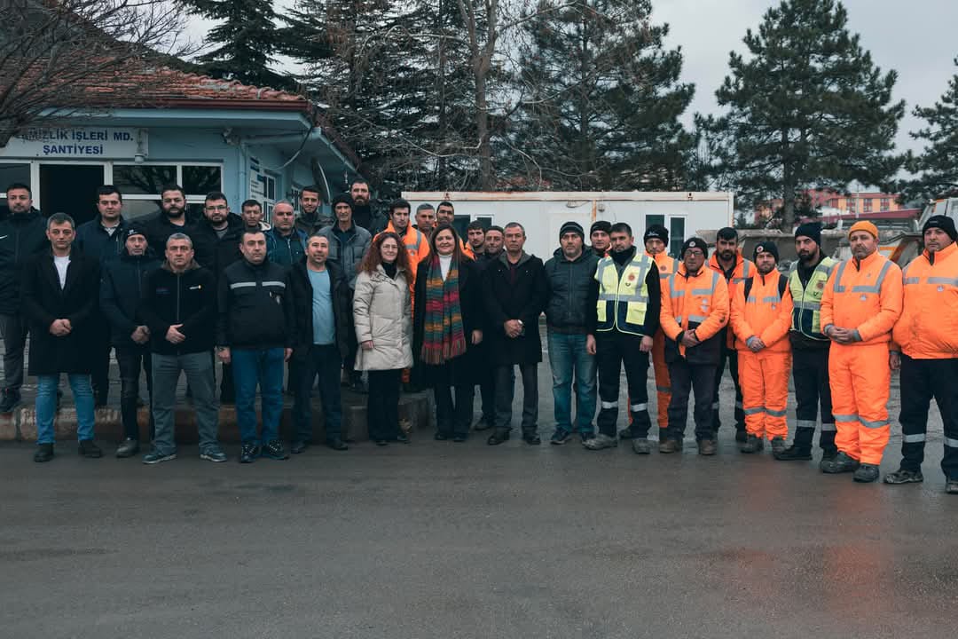 Başkan Burcu Köksal, Yeni Yıl Öncesi Belediye Kurumlarını Ziyaret Etti
