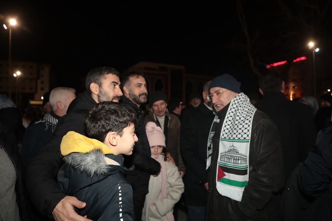 AK Parti İl Başkanı Turgay Şahin'den Galata Mitingine Giden Vatandaşlara Ziyaret