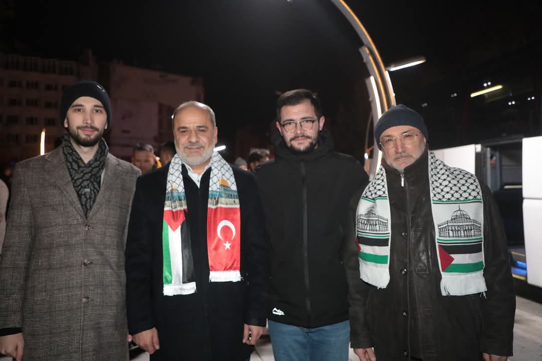 AK Parti İl Başkanı Turgay Şahin'den Galata Mitingine Giden Vatandaşlara Ziyaret