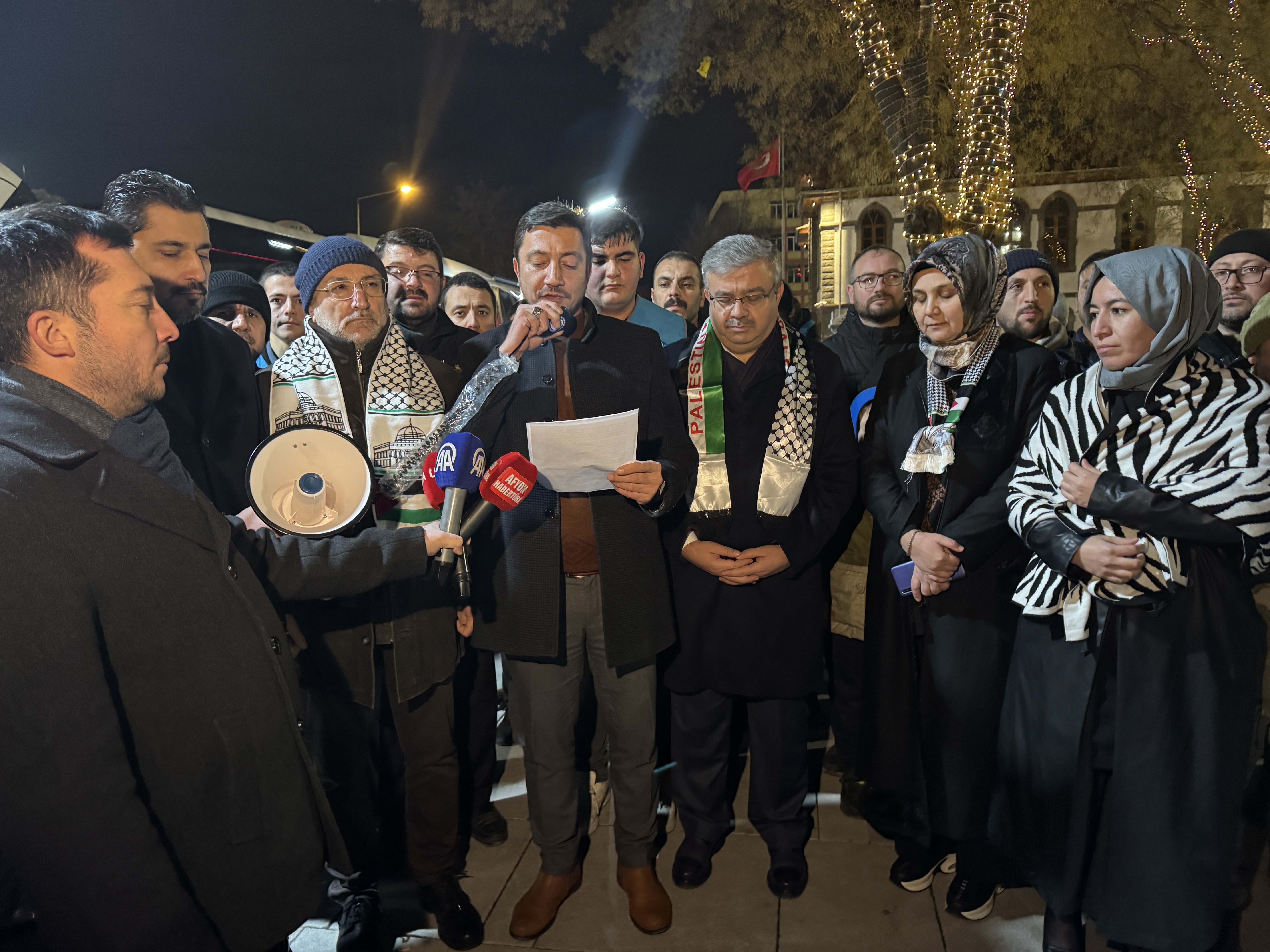 Bir Grup STK Üyesi, Afyon'dan "Galata Köprüsü"ndeki Eyleme Katılmak İçin Yola Çıktı