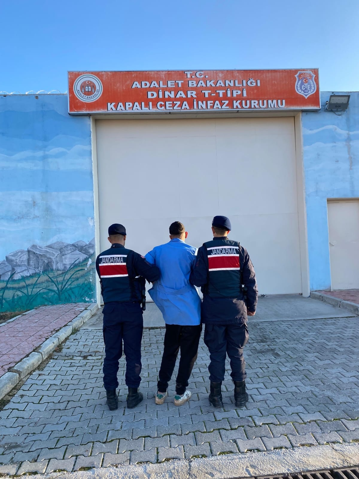 KAÇAK HÜKÜMLÜ DİNAR’DA YAKALANDI