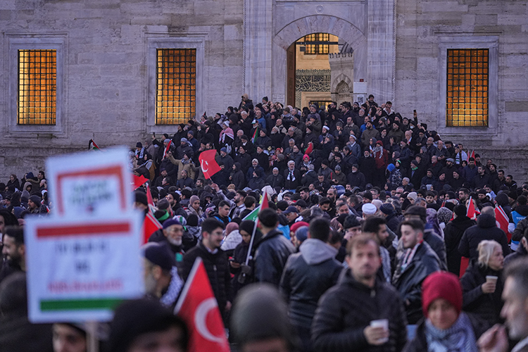 Filistin'e Destek İçin Yüz Binlerce Vatandaş Galata Köprüsü'nde Buluştu