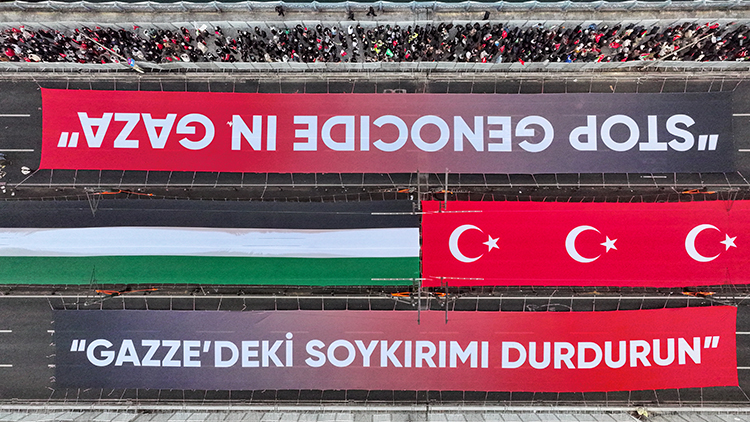 Filistin'e Destek İçin Yüz Binlerce Vatandaş Galata Köprüsü'nde Buluştu