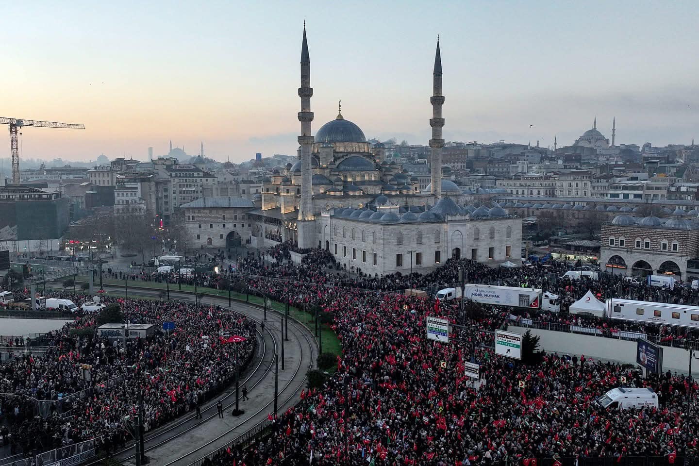 Filistin'e Destek İçin Yüz Binlerce Vatandaş Galata Köprüsü'nde Buluştu