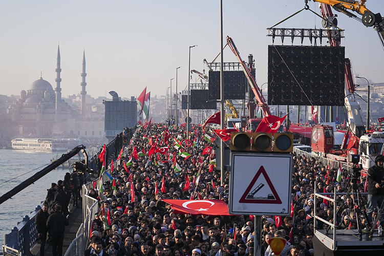 Filistin'e Destek İçin Yüz Binlerce Vatandaş Galata Köprüsü'nde Buluştu