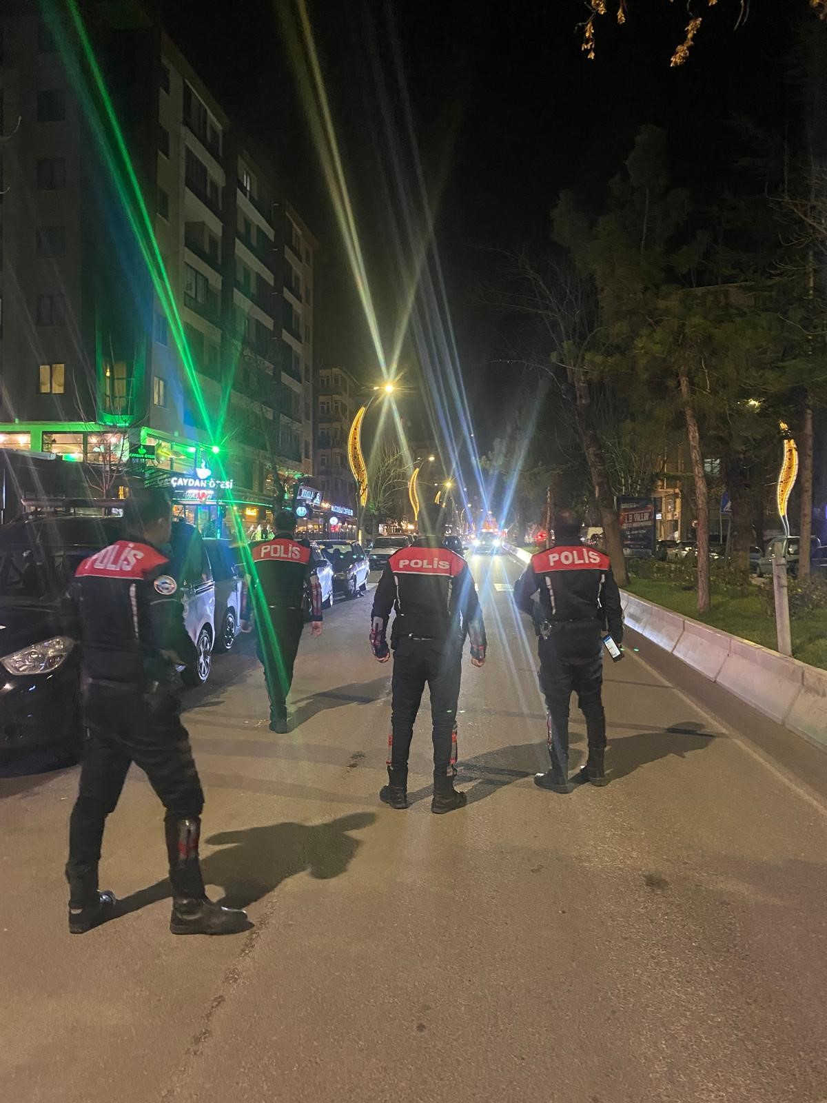 Yılbaşı Gecesi 3 Bin 612 Kişi Sorgulandı, 900 Araç Kontrol Edildi
