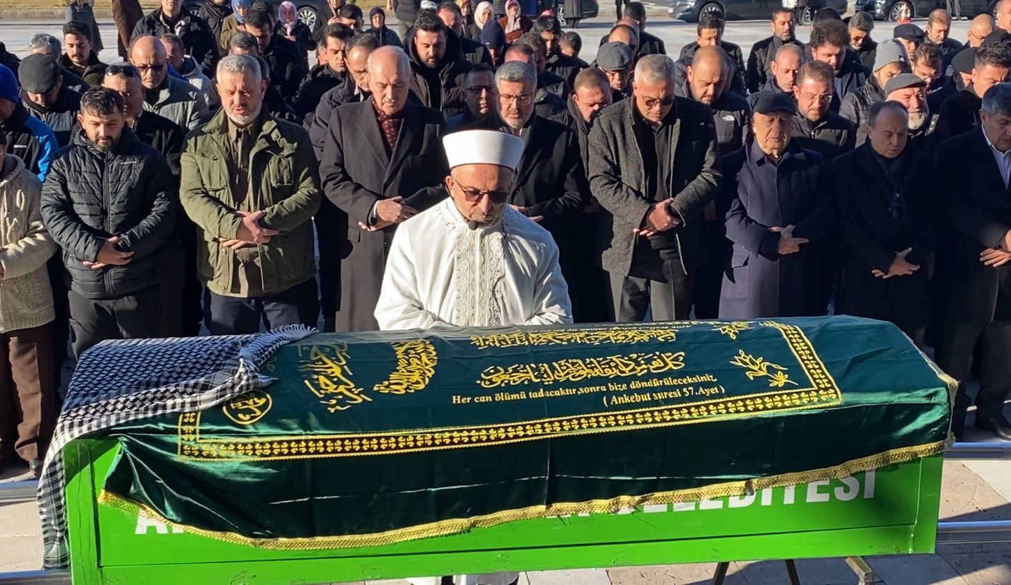 Kılıçsal Son Yolculuğuna Uğurlandı Kurtulmuş Cenazeye Katılan İsim Oldu