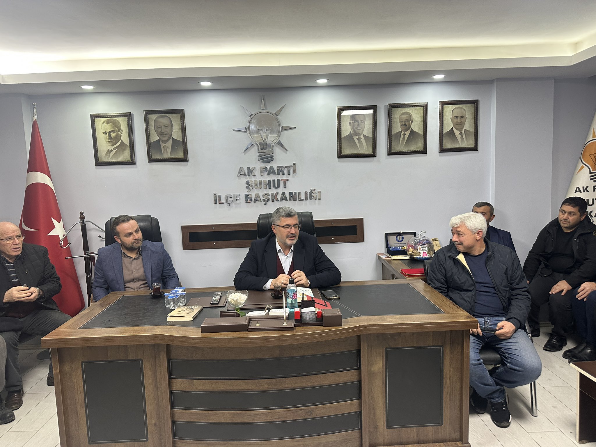 Ali Özkaya Şuhut'ta  Partisinin İlçe Teşkilatıyla Bir Araya Geldi