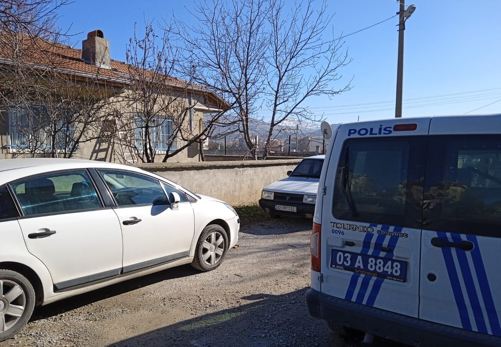 AFYONKARAHİSAR’DA YAŞLI KADIN EVİNDE ÖLÜ BULUNDU