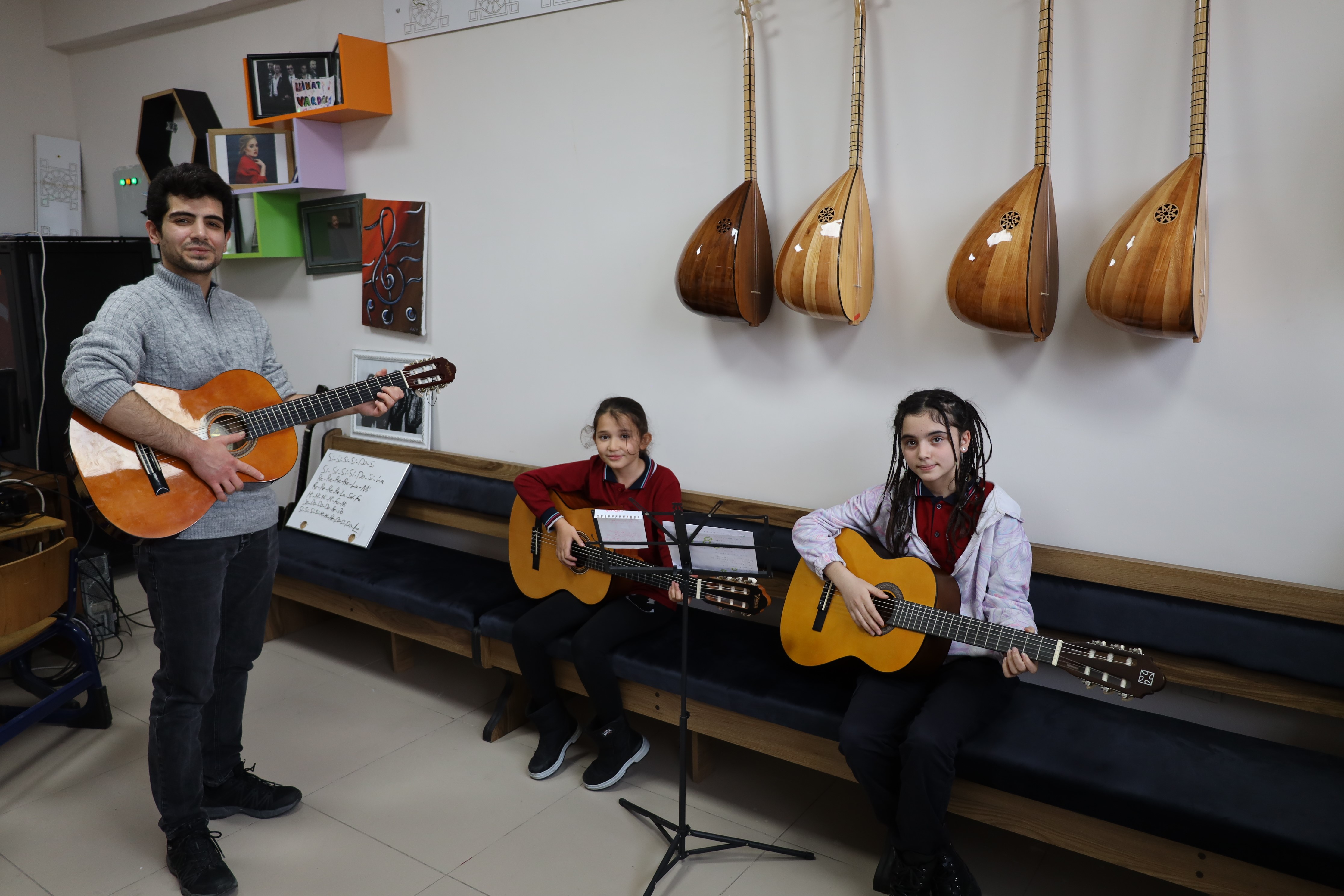 ÖĞRENCİLER DERSE ATÖLYE VE SPOR SALONLARINDA DEVAM EDİYOR