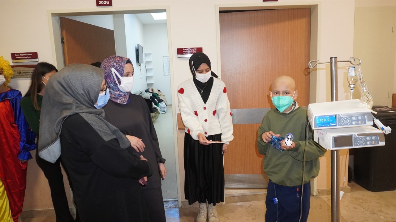 Destine Yurdu Öğrencileri Lösemili Çocuklara Moral ve Destek Oldu