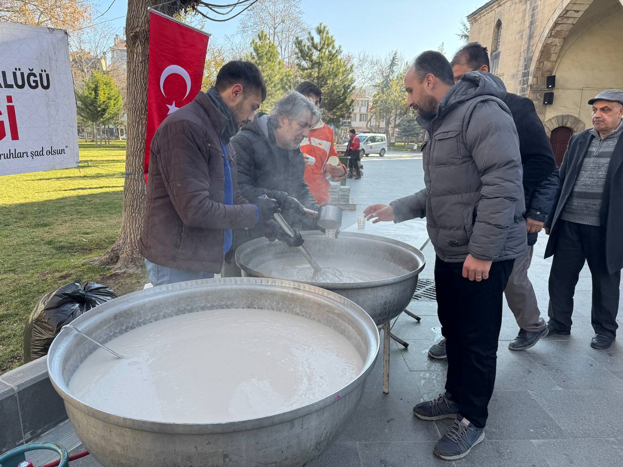 Regaip Kandili'nde 750 Kişiye Salep İkram Edildi