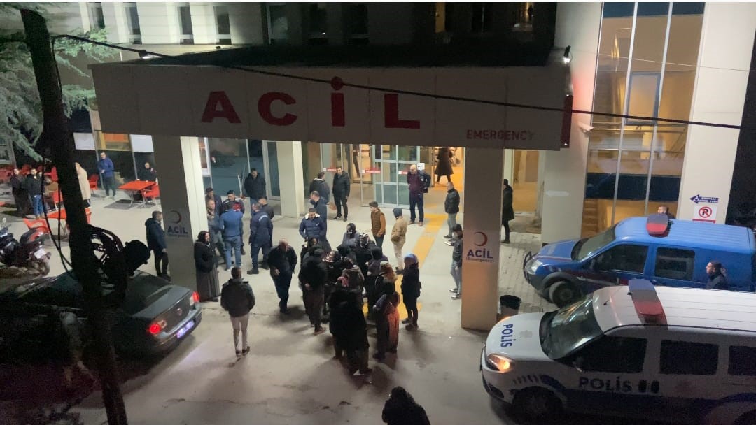 Sandıklı'da Kavgada Ölenlerin Aileleri Cenazeleri Beklerken Sinir Krizleri Geçirdi