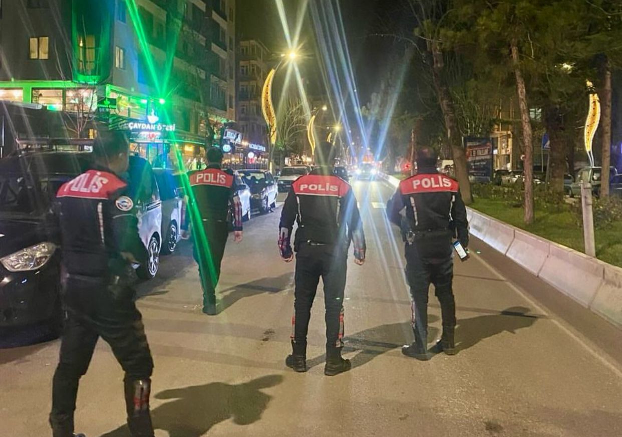 Sahadan Ayrılmayan Müdür Ay Babacan Tavırlarıyla Takdir Topluyor