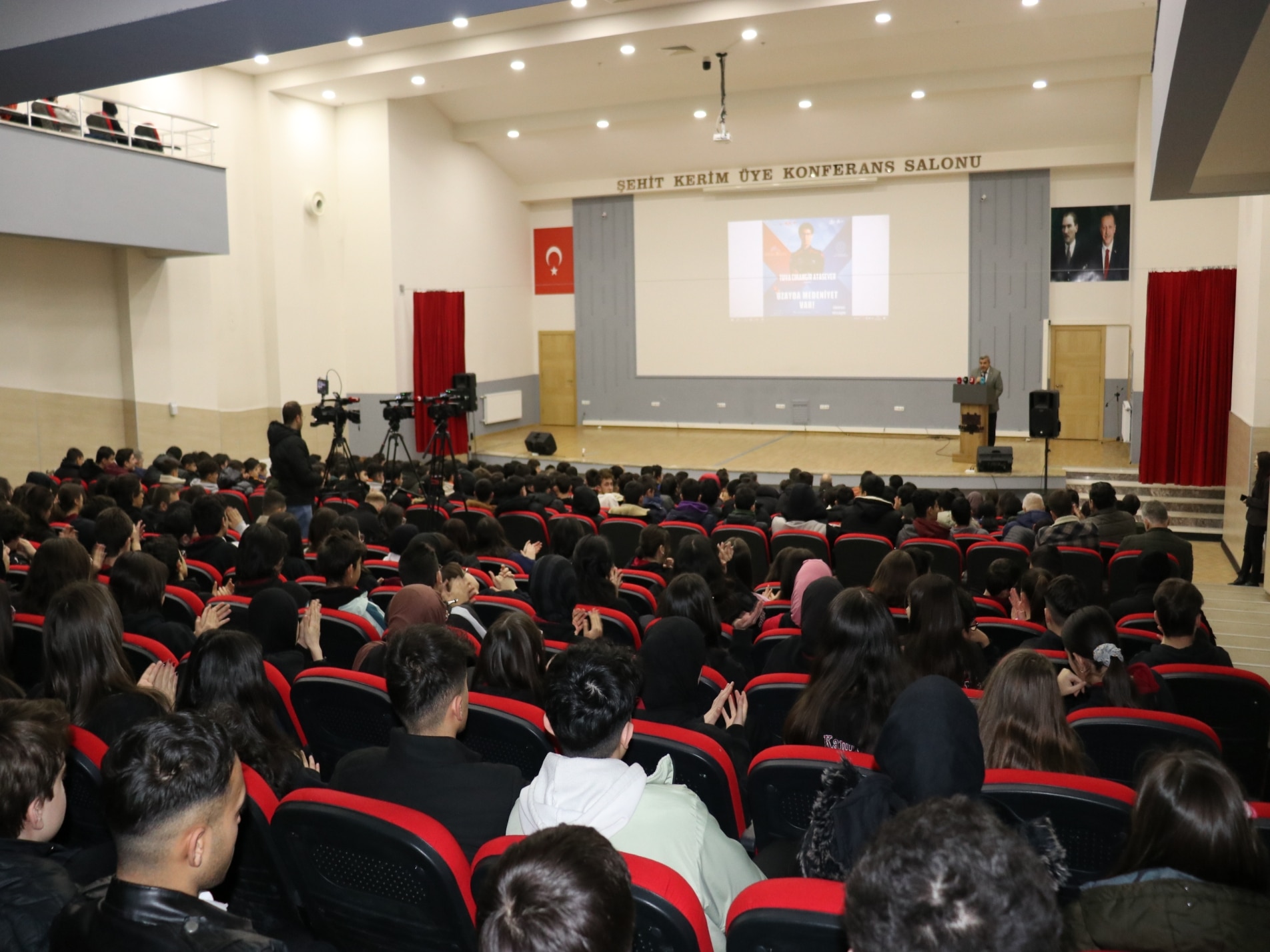 TUVA CİHANGİR ATASEVER, ÖĞRENCİLERE UZAY YOLCULUĞUNU ANLATTI