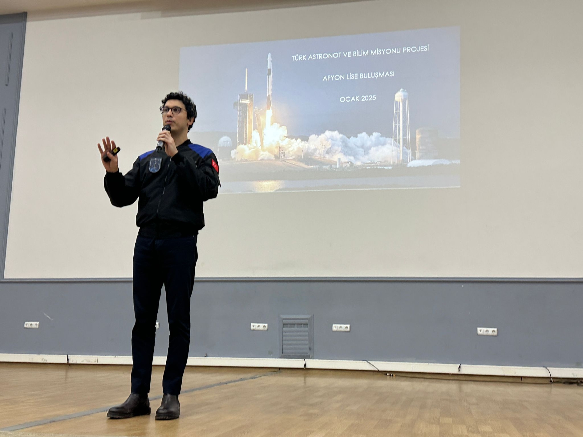 TUVA CİHANGİR ATASEVER, ÖĞRENCİLERE UZAY YOLCULUĞUNU ANLATTI