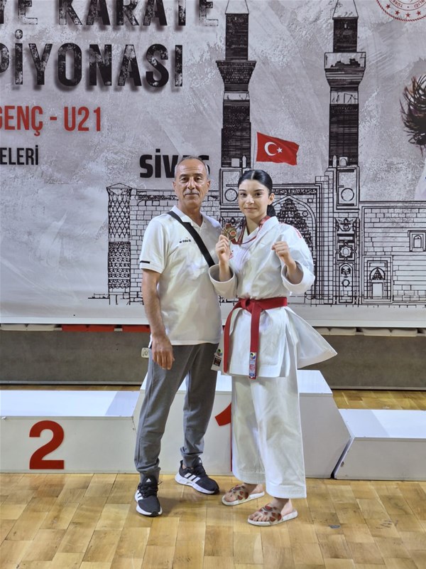 AFYONKARAHİSARLI KARATECİLER TÜRKİYE ŞAMPİYONASI'NDA FİNALE KALDI