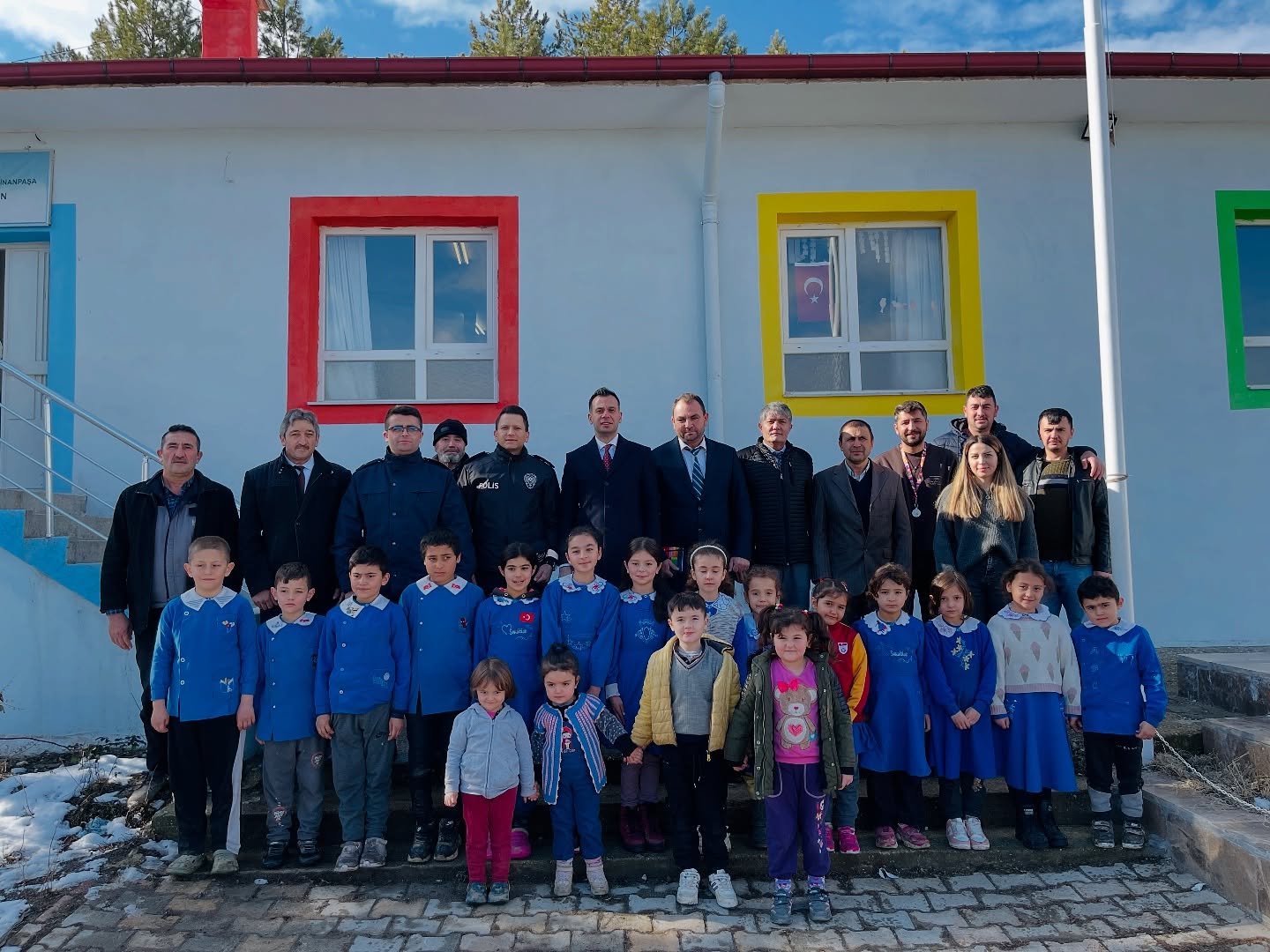 Şehit Ailesine Ziyaret ve Eğitim Kurumlarına Destek: Sinanpaşa Kaymakamlığı Karacaören Köyü’nde Vatandaşlarla Bir Araya Geldi