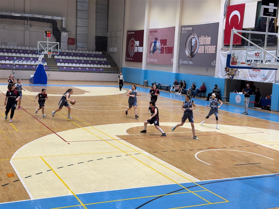 Basketbol U-16 Kulüp Kızlar Müsabakaları Devam Ediyor