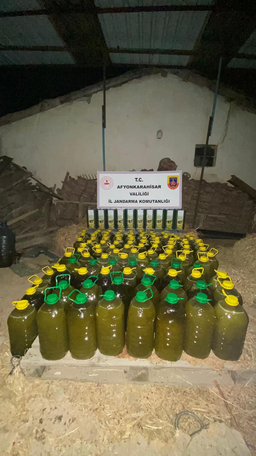 Afyonkarahisar'da Sahte Zeytinyağı Operasyonu: 590 Litre Kaçak Yağ Ele Geçirildi