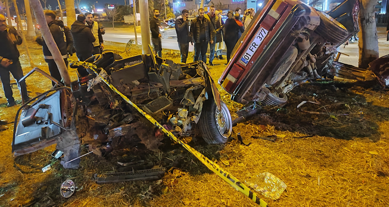 Ağaçlara Çarpan Otomobil İkiye Ayrıldı: 1 Ölü, 2 Yaralı