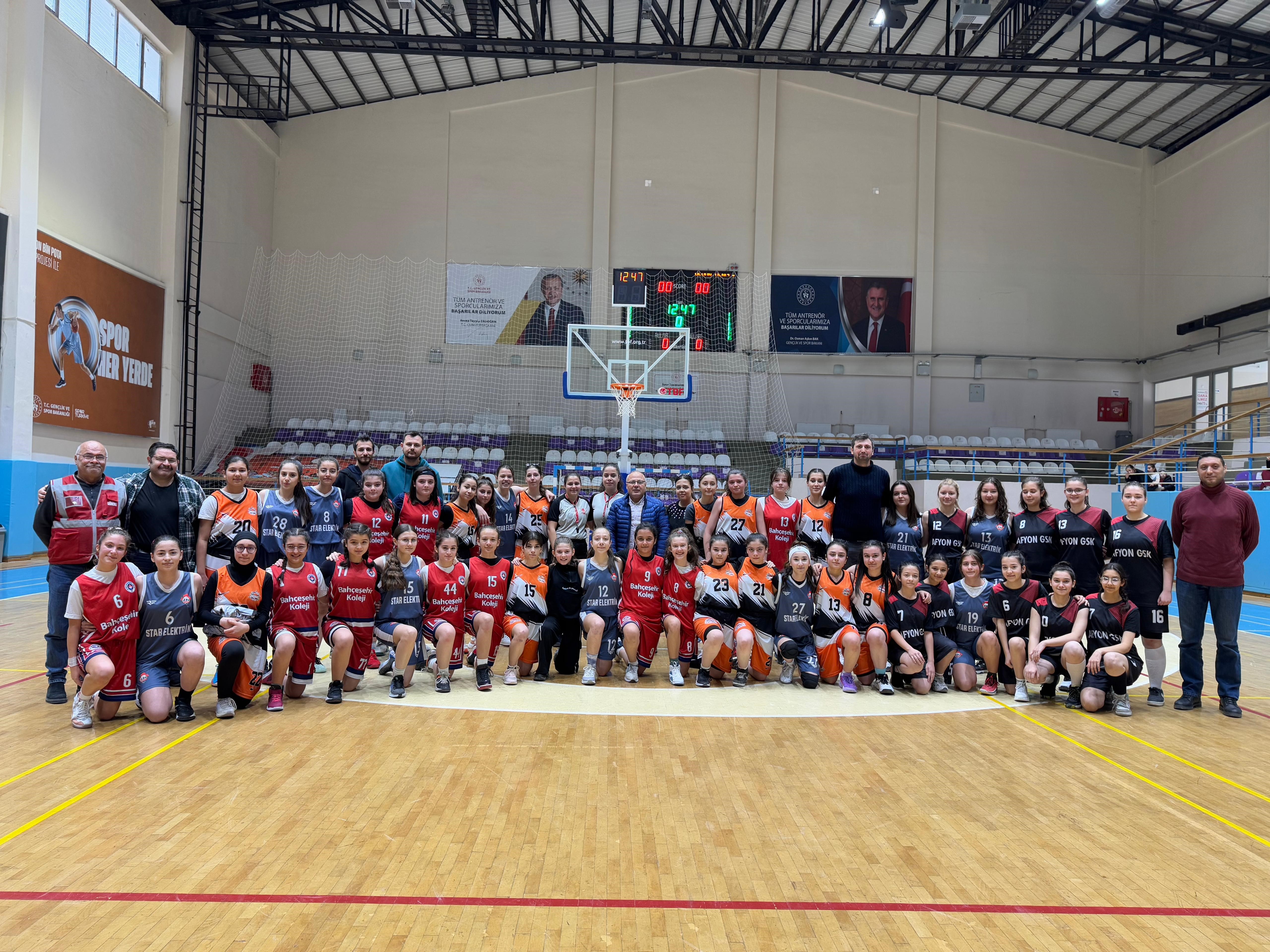 Basketbol U-16 Kulüp Kadınlar Müsabakaları sürüyor