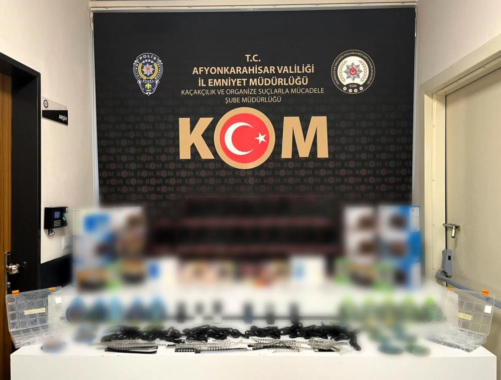 Afyonkarahisar’da Kaçakçılıkla Mücadele Devam Ediyor: İki Ayrı Operasyonda Kaçak Malzeme ve 2 Şüpheli Gözaltına Alındı
