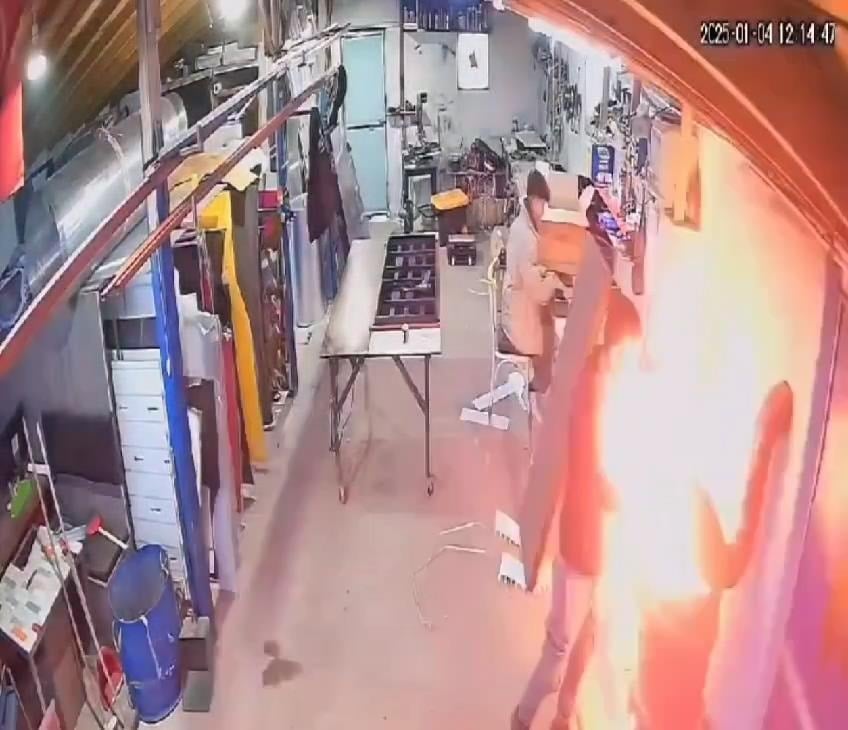 Sobaya Tiner Döken Kişi Yüzünden Yaralandı: Sobayı tinerle yakmaya çalıştı,  alevlerin sıçramasına neden oldu