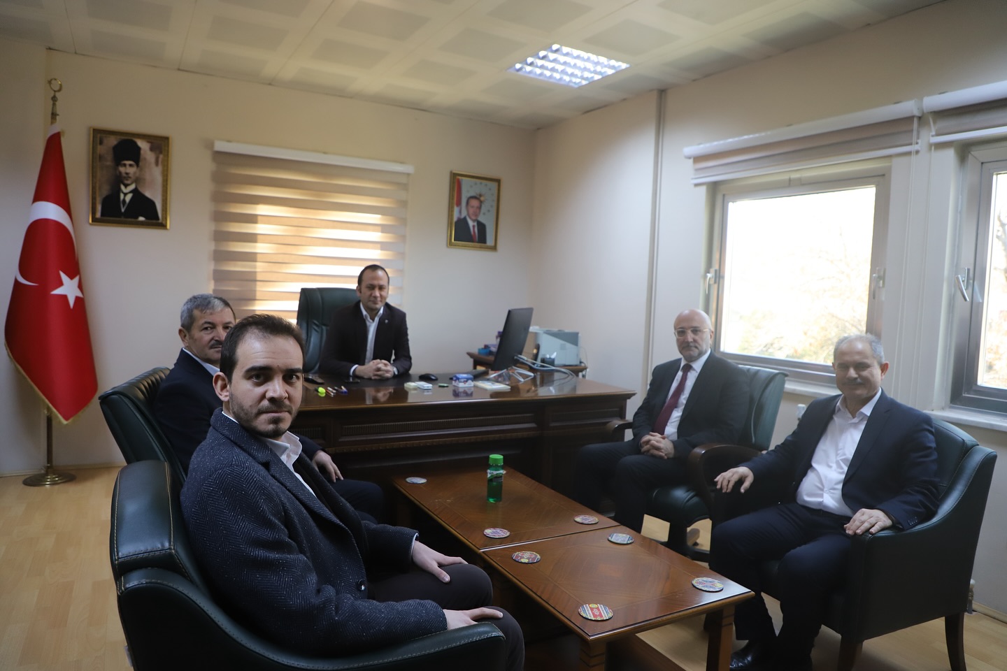 Başkan Şahin ve Heyetinden Çay Kaymakamı Topuz’a Ziyaret