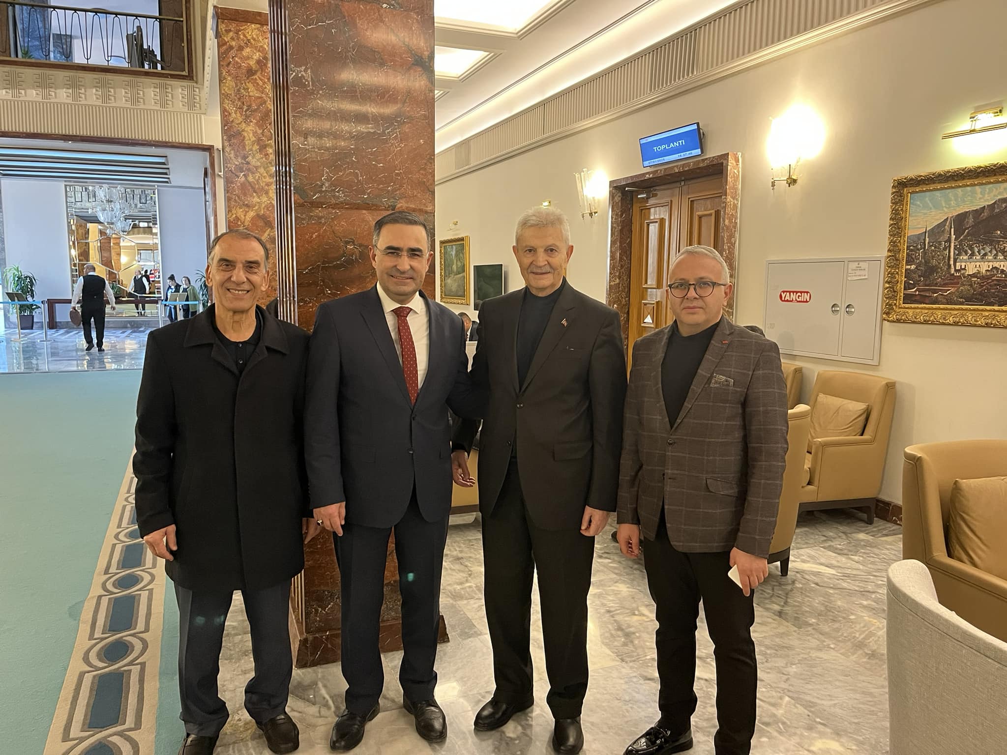 TBMM'de Anlamlı Buluşma: Milletvekili Arslan, Eski Bakan İsmet Attila İle Bir Araya Geldi
