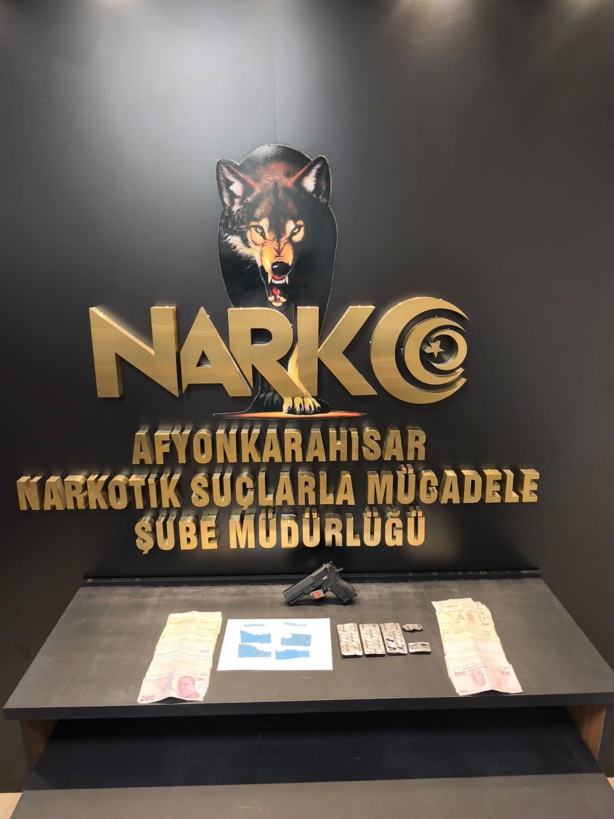 Afyonkarahisar'da Uyuşturucu Operasyonu: 3 Şüpheli Tutuklandı