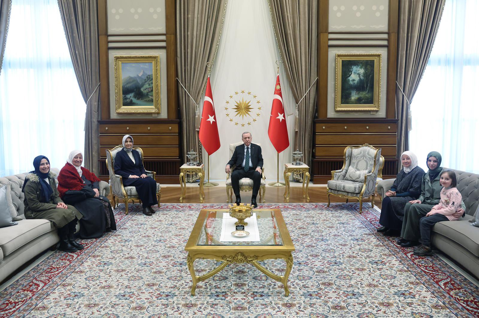 Afyon’un Kadınanaları Külliye’de  Cumhurbaşkanı ile Bir Araya Geldi