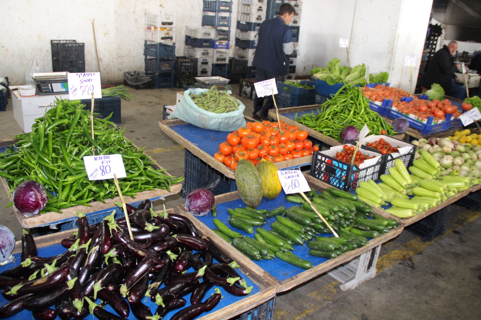 PAZARIN ZAM ŞAMPİYONU PATLICAN VE SİVRİ BİBER