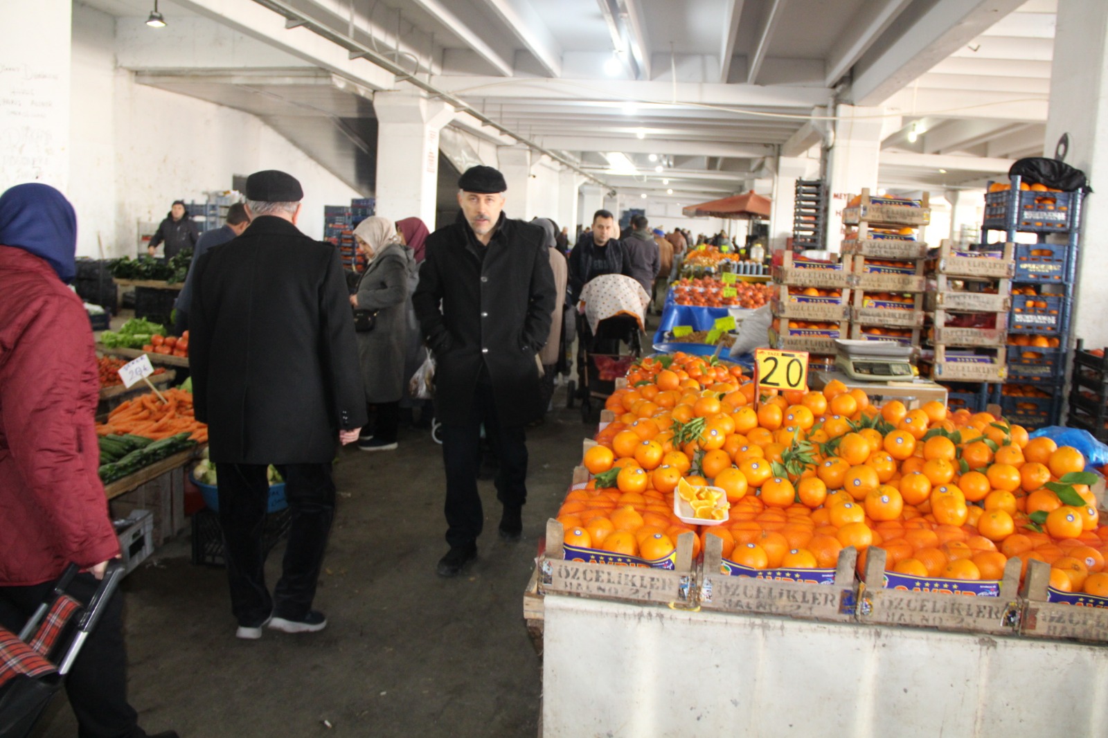 PAZARIN ZAM ŞAMPİYONU PATLICAN VE SİVRİ BİBER