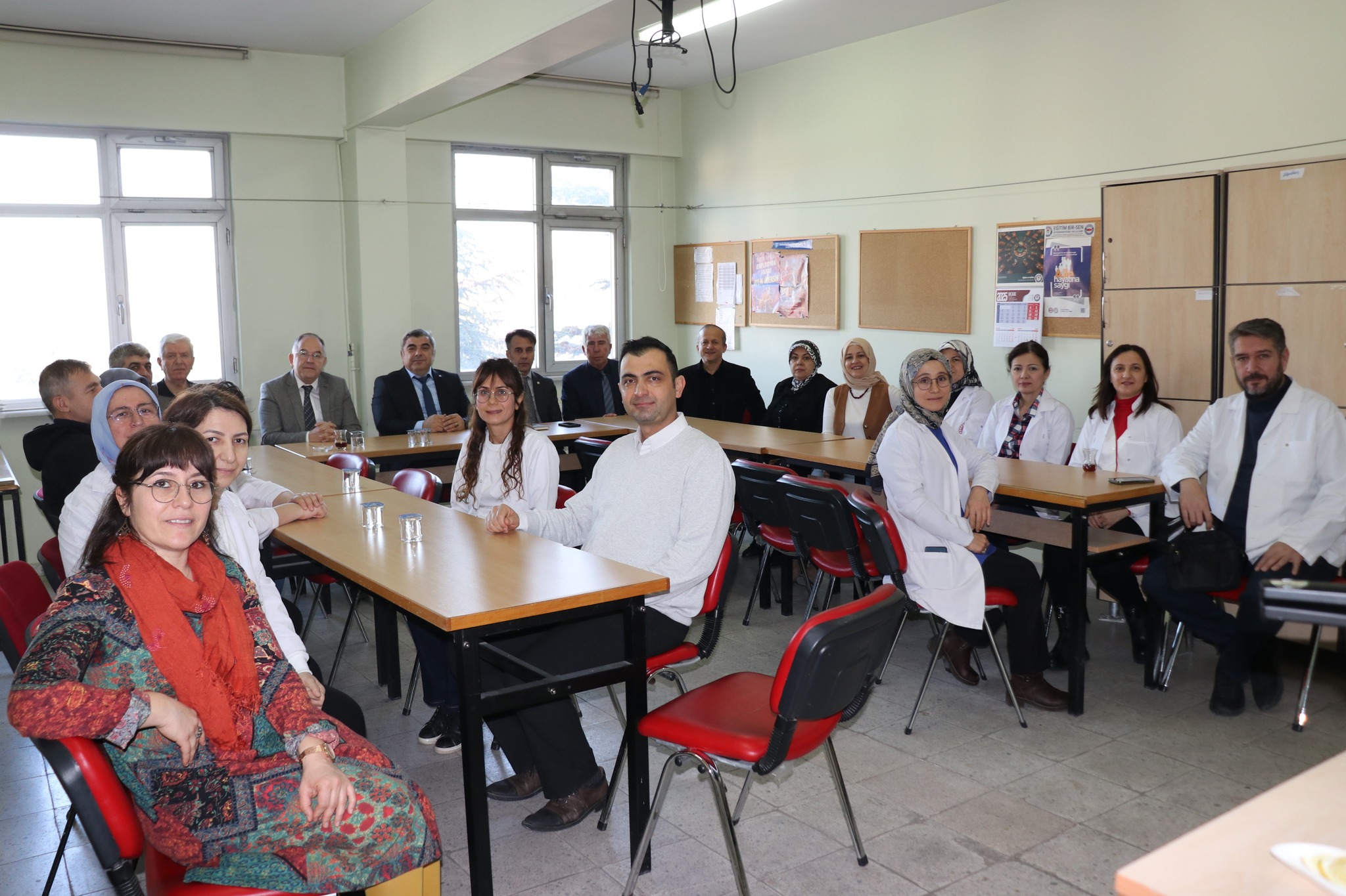 Eğitim Onun Kırmızı Çizgisi Öğretmen Neredeyse Müdür Sünnetci Orada
