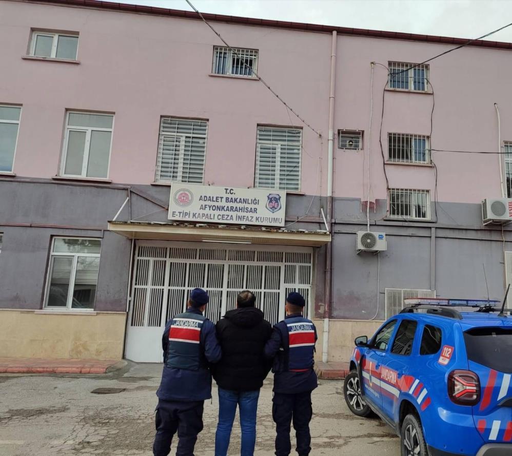 Aranan şahıs yakayı ele verdi!  5 Yıl Hapis Cezası ile Aranan Şahıs Yakalandı