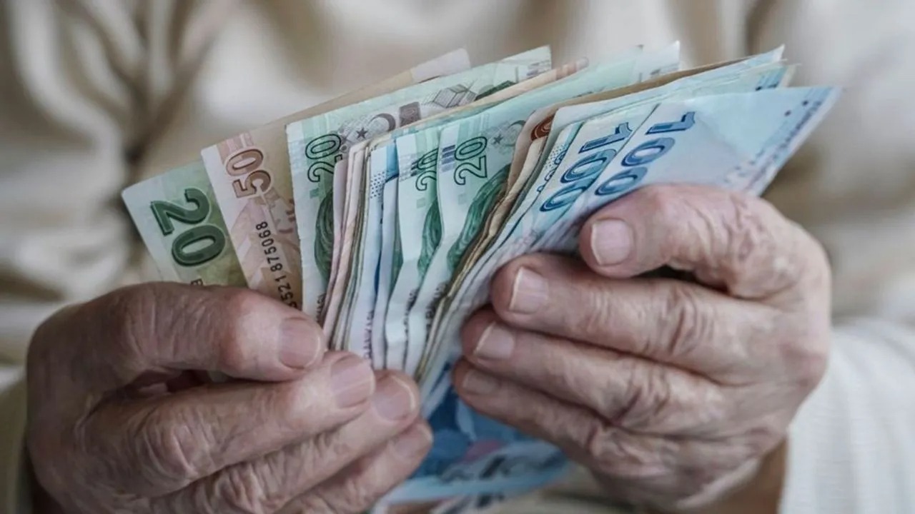 Bakan Göktaş duyurdu: Yaşlı aylığı ve engelli maaşları hesaplara yatırıldı