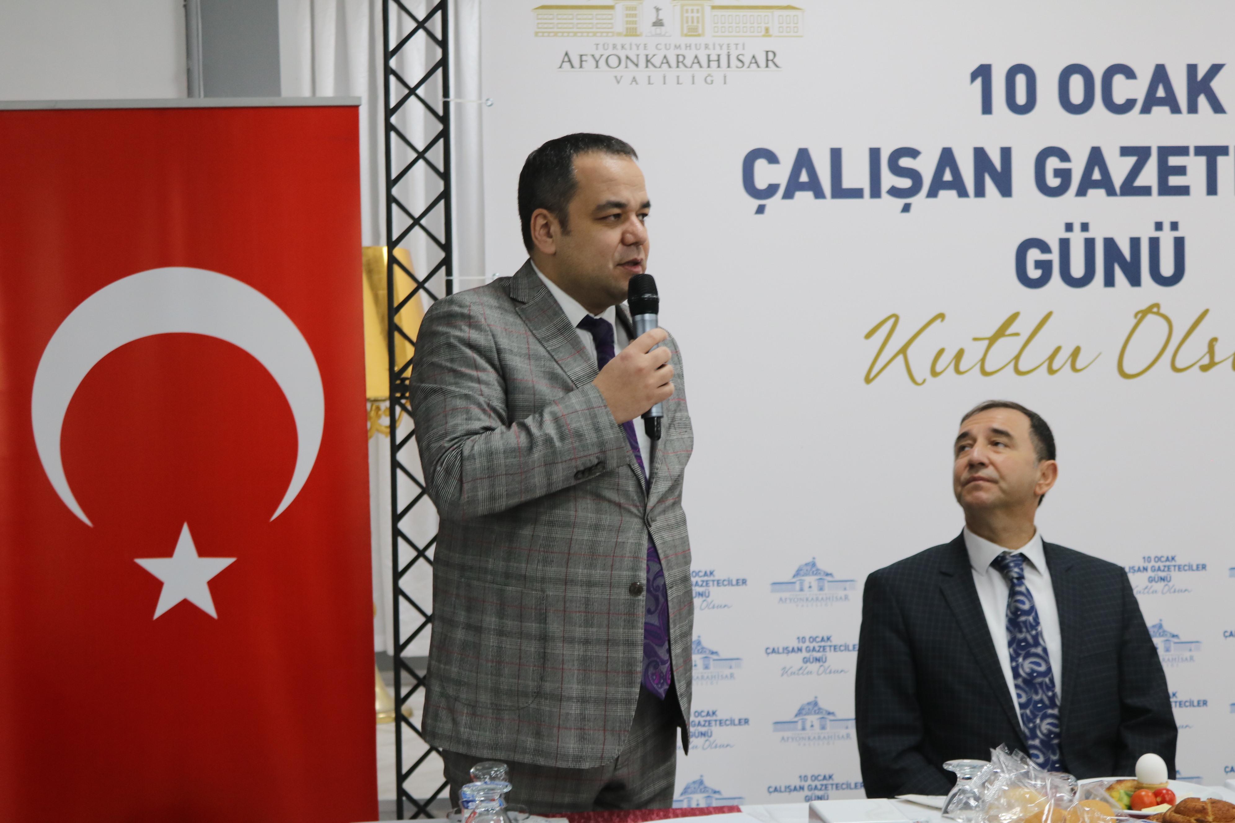 VALİ YİĞİTBAŞI "GAZETECİLERİMİZ, ŞEHRİMİZİN GÖRÜNÜRLÜĞÜNÜ ARTIRIYOR"