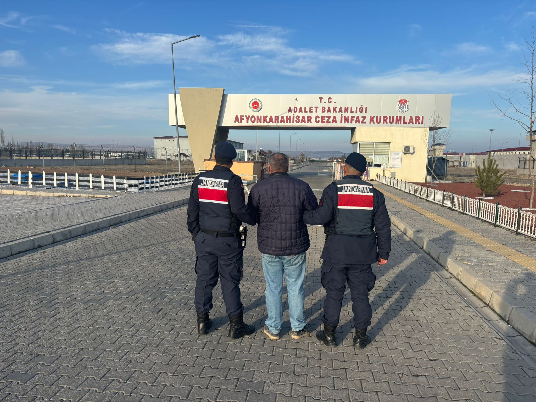 Ekipler suçlulara göz açtırmıyor: Jandarma, Çeşitli Suçlardan Aranan 3 Şahsı Tutukladı