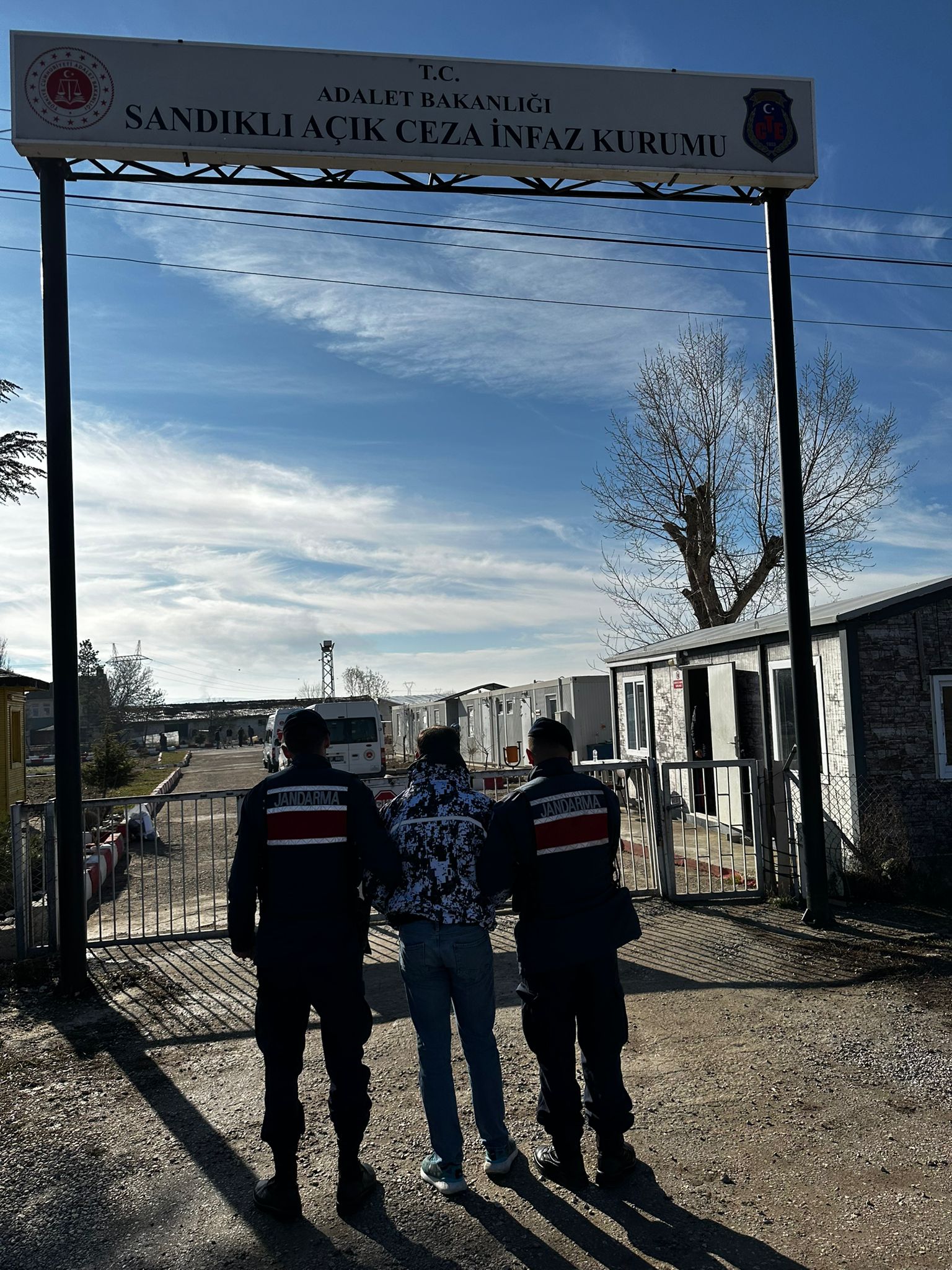 Ekipler suçlulara göz açtırmıyor: Jandarma, Çeşitli Suçlardan Aranan 3 Şahsı Tutukladı