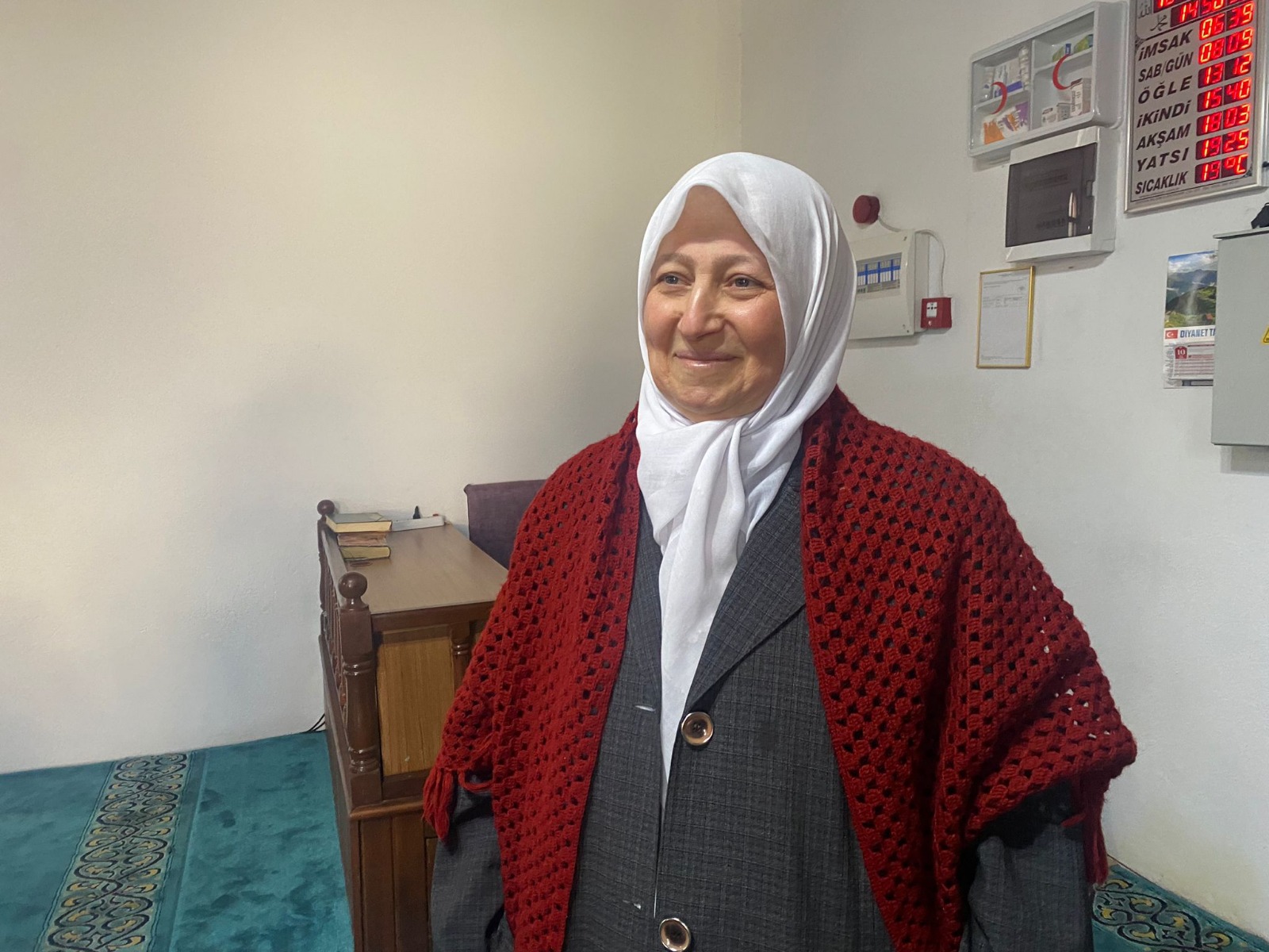 AFYON'UN SULTAN ANA'SI: "CAMİ TEMİZLİĞİNE 18 YILDIR GÖNÜL VERDİM"